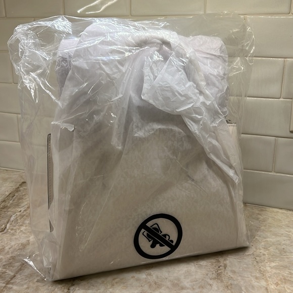 NWT Michael Kors Ruby light cream satchel - Picture 13 of 14